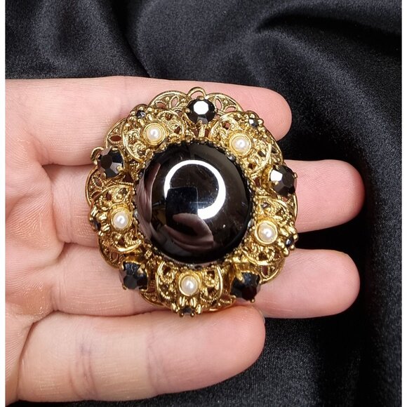 Vintage West Germany Signed  Brooch W/ Black Grey Glass Center & Faux Pearls - Picture 5 of 6